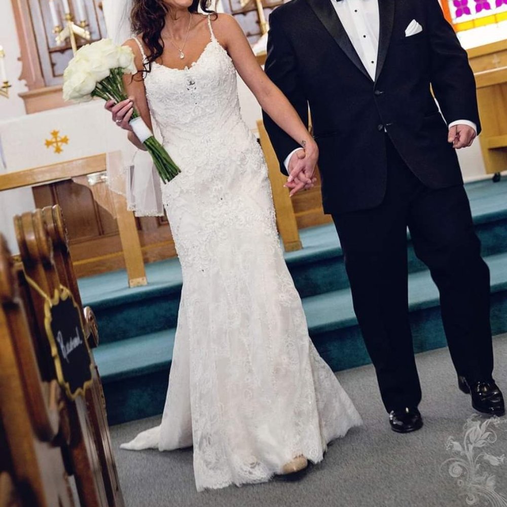 Wedding dress - Picture 10 of 11